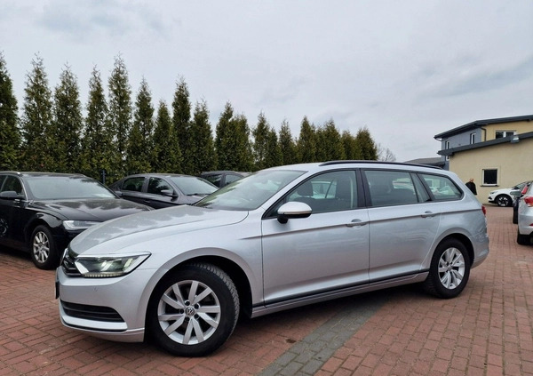 Volkswagen Passat cena 62800 przebieg: 125000, rok produkcji 2018 z Zawiercie małe 596